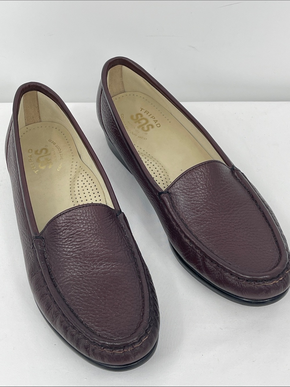SAS Burgundy Pebbled Leather Slip-On Loafers WOMENS SIZE 9.5 N